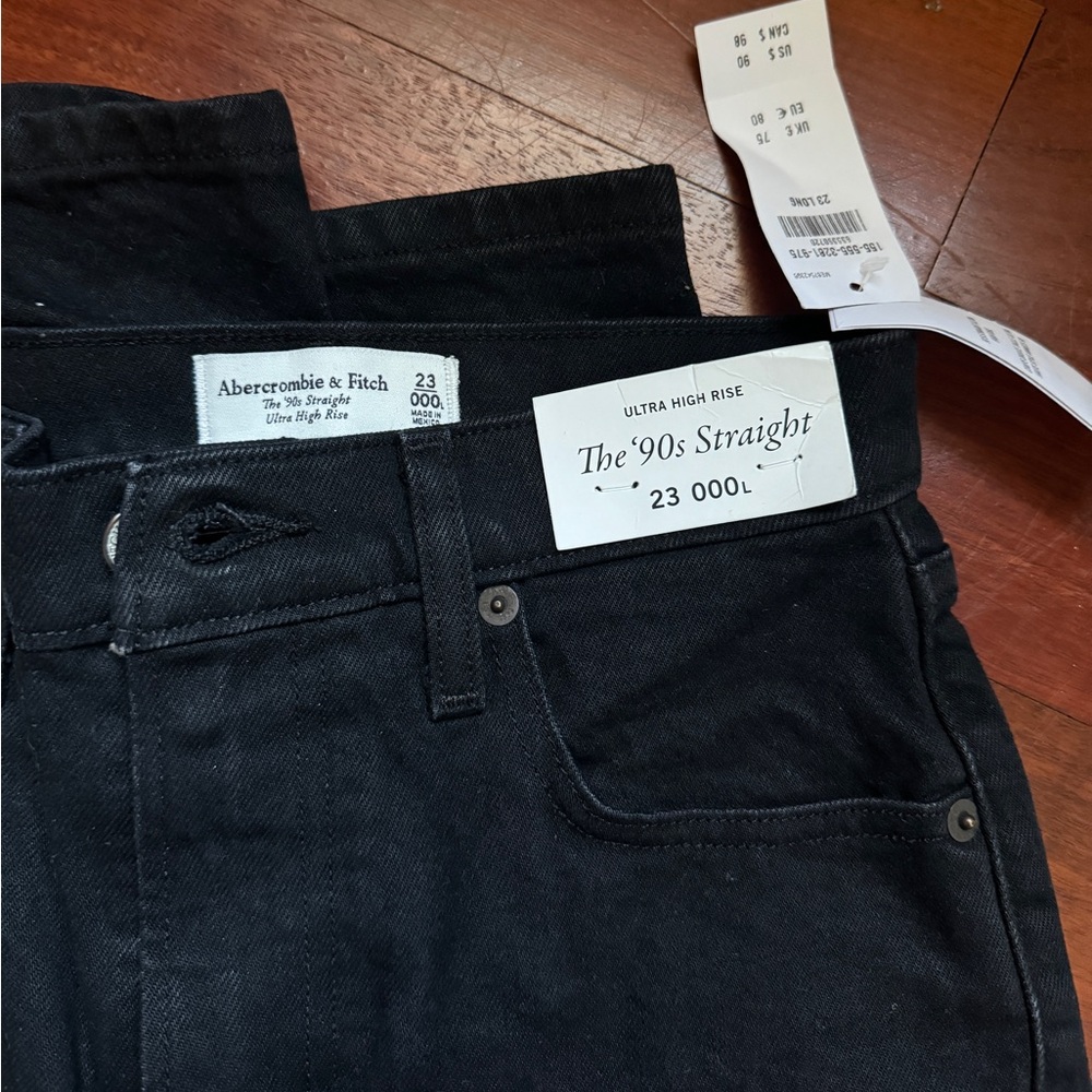 NWT Abercrombie 90s Straight Ultra High Rise